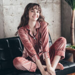 Fashion And Comfort Gold Velvet Pajamas - Image 3